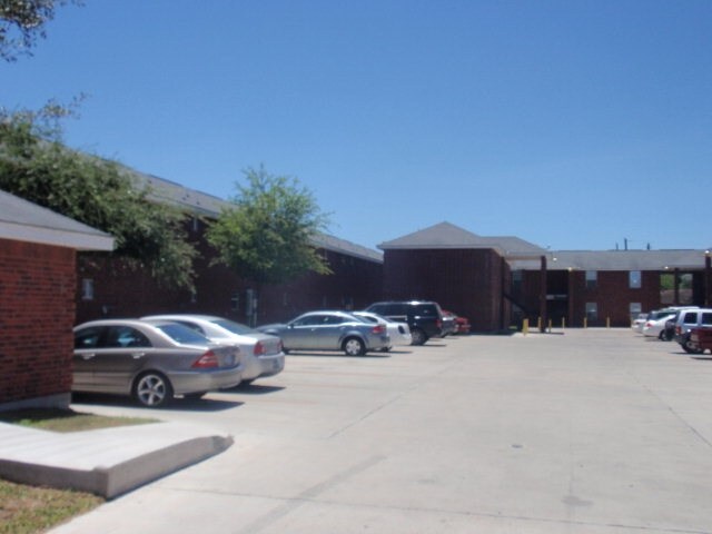 2413 Hibiscus Place - Hibiscus Apartments