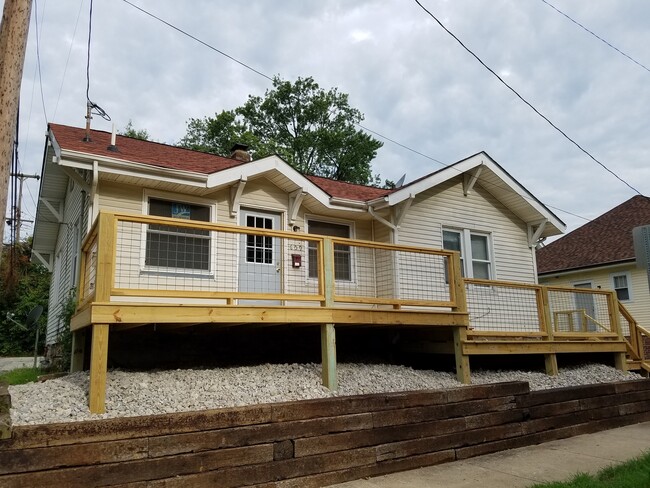 Building Photo - ***AVAILABLE AUGUST 2027*** 5 Bed 2 Bath house. Close to business school. Excellent Location!