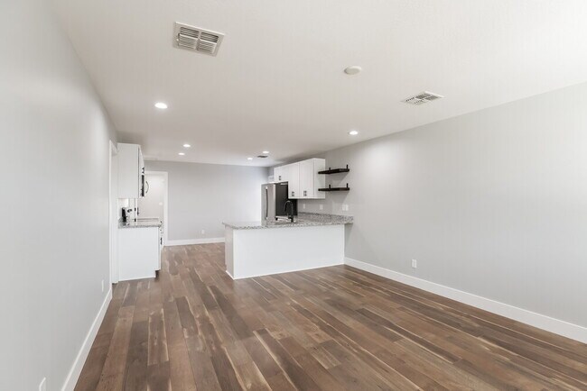 Photo - 3862 W Tamarisk St