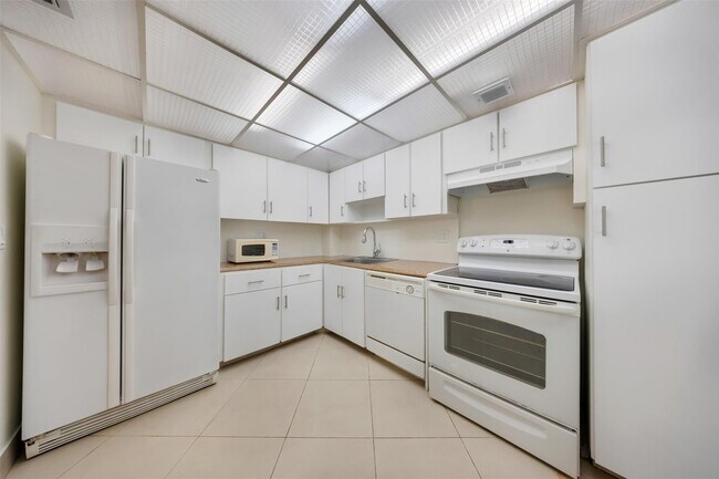 Photo - 2850 N Palm Aire Dr Unit 104