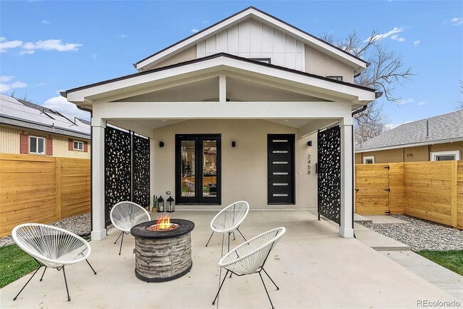 Building Photo - 2458 Chase St