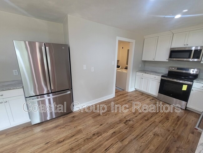 Photo - 512 W Farmington Rd