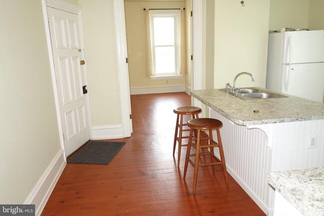 Building Photo - 112 S 4th St Unit 1