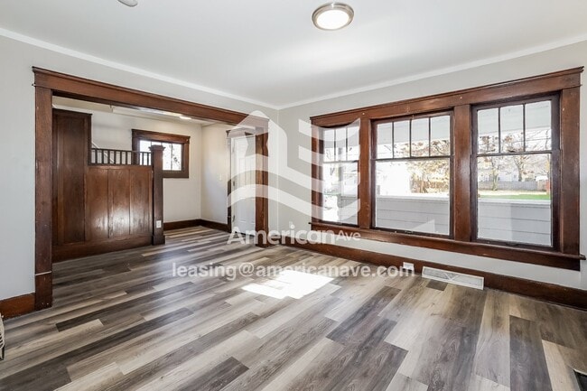 Photo - 724 Carlysle St