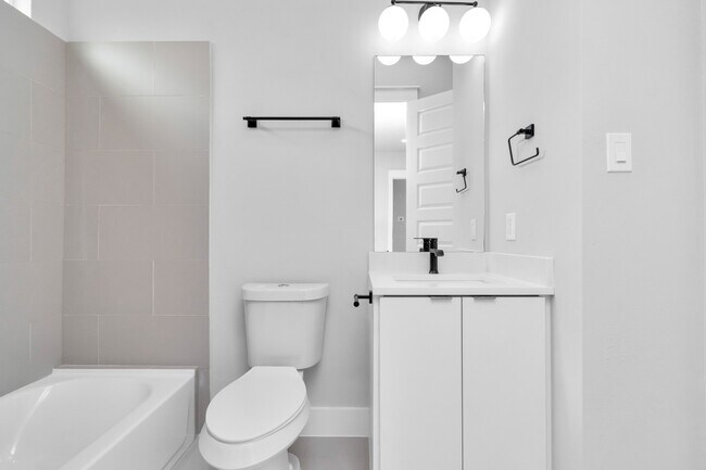 Photo - 2706 Dennis St