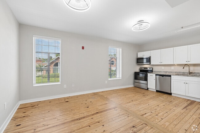 2BR, 2BA - 708SF - Living Room