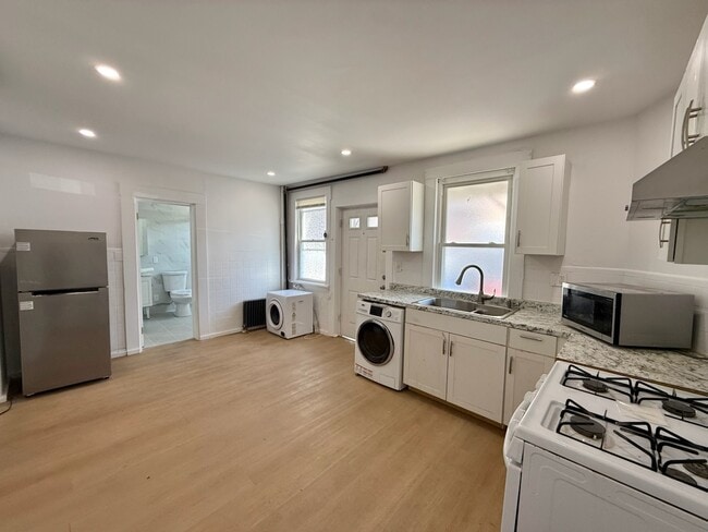 Building Photo - 534 Kearny Ave Unit 1L