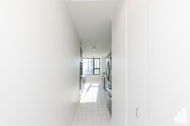 Building Photo - 2 bedroom in Chicago IL 60647 Rental