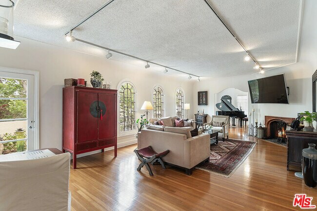 Photo - 143 S Mansfield Ave