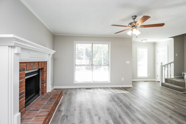 Photo - 2405 Glynn Oaks Ct SW