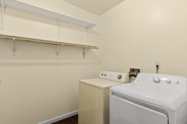 Photo - 2000 Windsor Ave