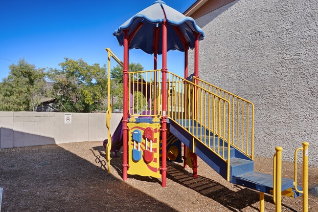 Foothills Court Apartments