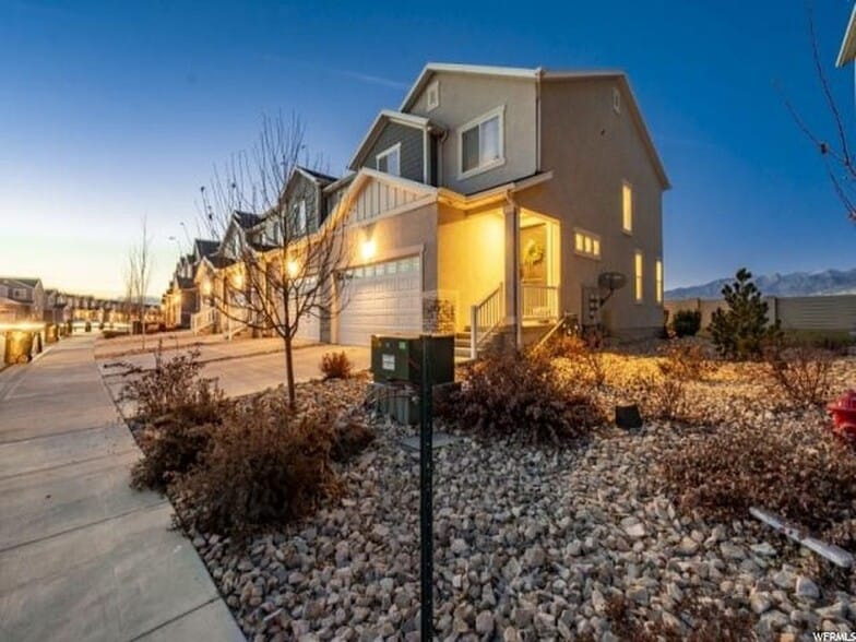 132 W Silver Springs Dr