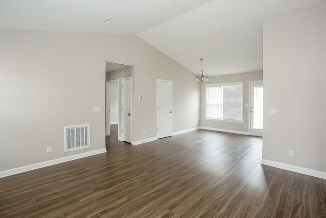 Photo - 105 Birch Ct