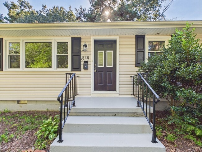 838 Greystone Ave