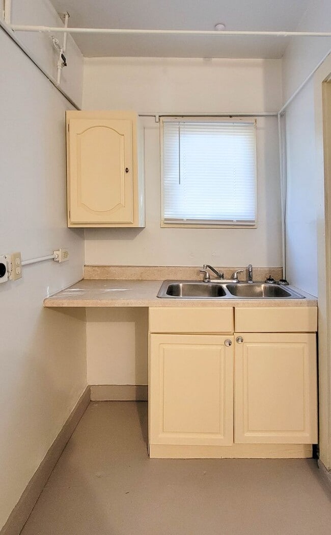 Photo - 704 Wellesley Rd Unit Studio