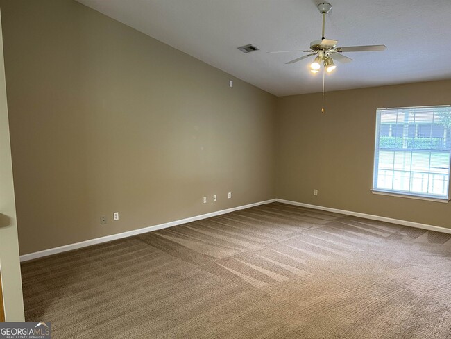 Photo - 204 Old Pond Dr W