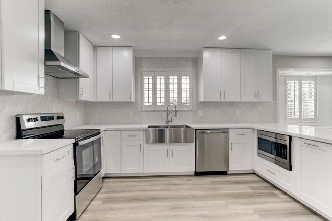 Photo - 11006 Wickersham Ln