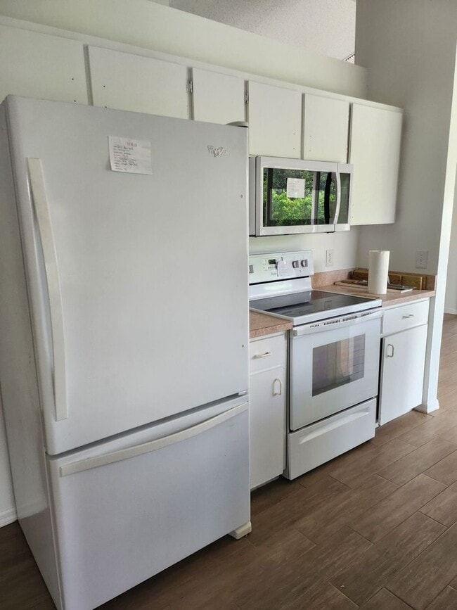 Photo - UPDATEED 3 BEDROOM 2 CAR GARAGE HOME WITH LARGE BACK YARD!