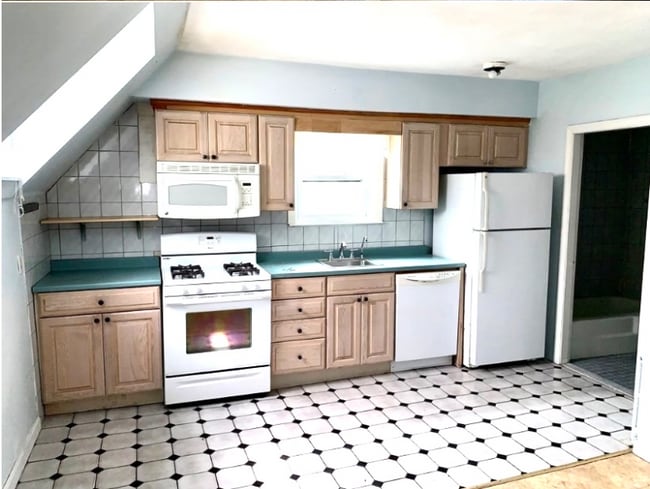 Photo - 172 Pleasant St Apartment