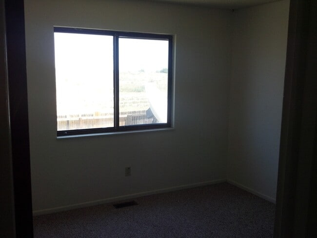 Photo - Widefield side entry bi-level home.