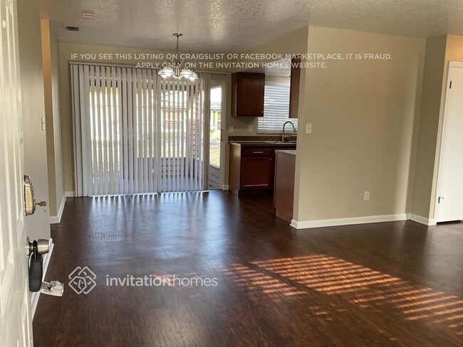 Photo - 2401 Driftwood Dr