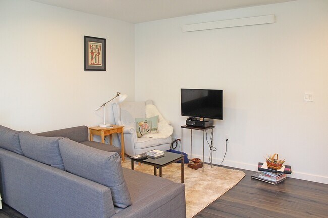 Photo - 1480 N Jarrett St Casa