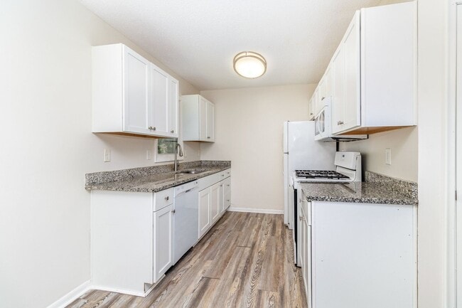 Photo - Spacious 5bed|2bath Home w/ Large Backyard & Garage