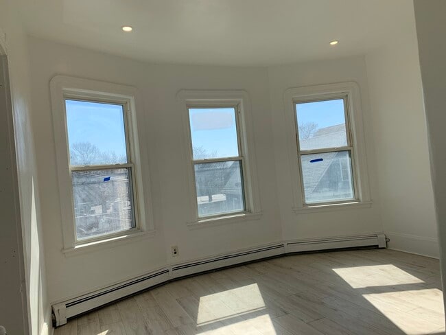 163 Washington St Unit 1