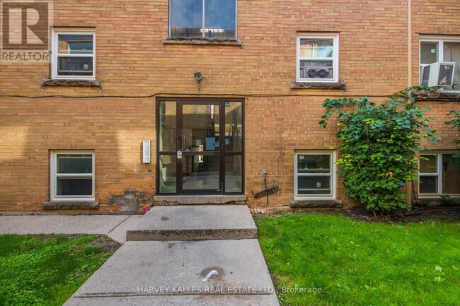 Photo - 2905 St Clair Ave E Unité 12