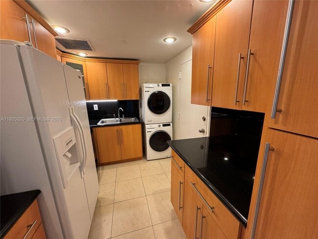 Building Photo - 145 SE 25th Rd Unit 601