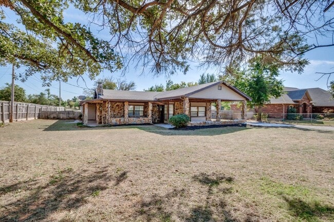 Building Photo - 3 bed, 2 bath home in Midwest City