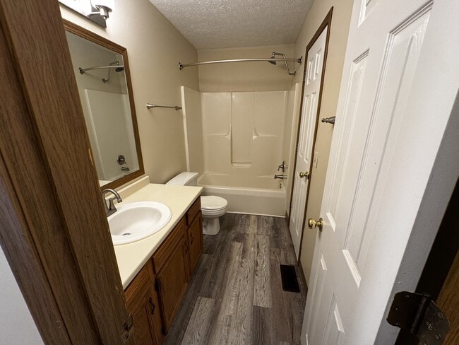 Photo - 3632 Harris Ave NW