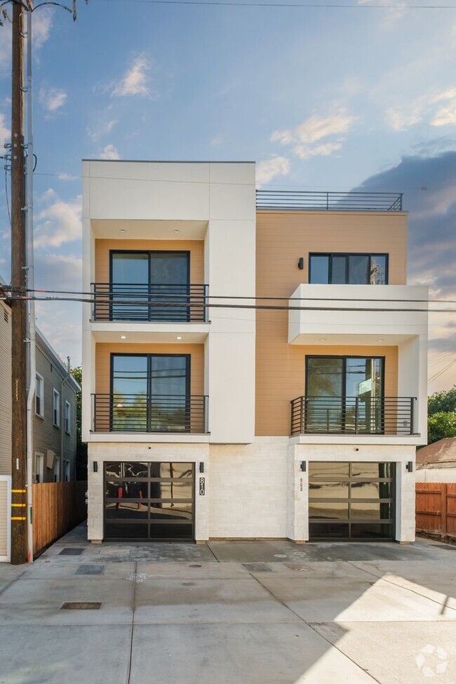 Building Photo - 810 Victorian Alley Unit A Rental