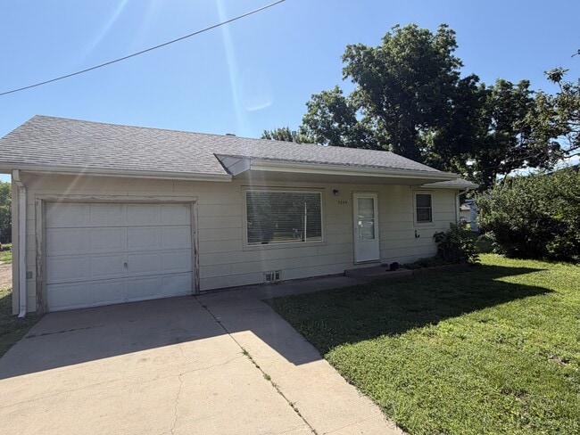 Building Photo - 5044 N Salina St