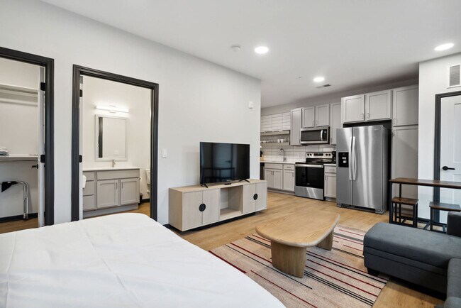 Building Photo - 423 E Michigan St Rental