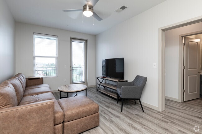 5HAB, 5BA - 1752 ft² - 320 West Mag