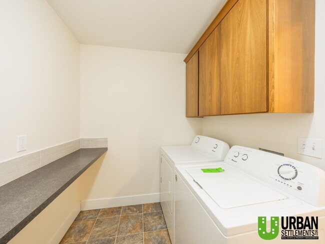 Photo - 9820 E Knox Ave