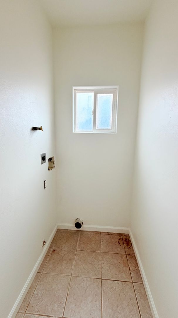 Photo - 381 S 37th St