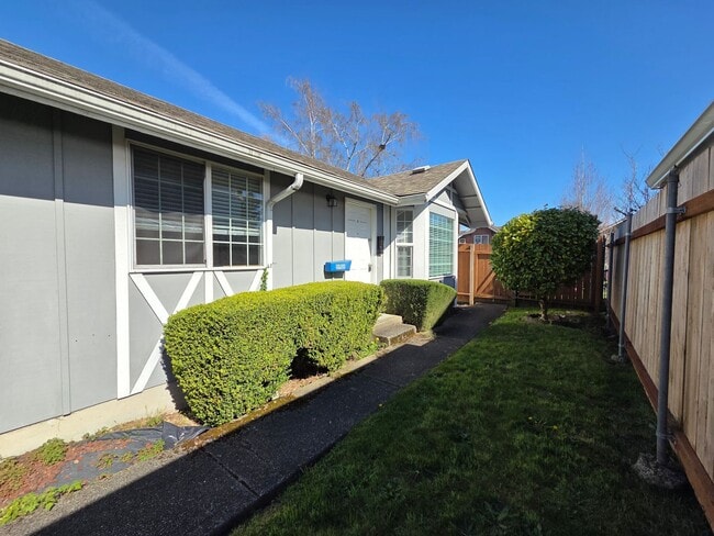 Building Photo - 908 N Grant Ave Unit 908A