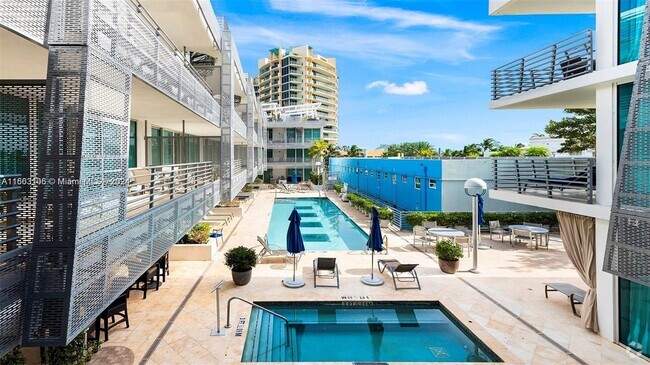 Building Photo - 1437 Collins Ave Unit 327 Rental