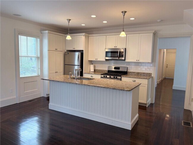 117 Sheldon St Unit 1