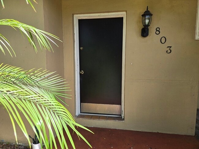 Front Door - 803 N Gomez Ave