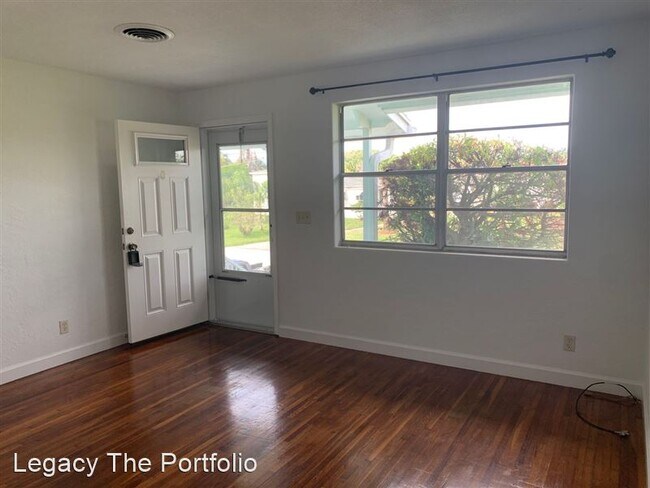 Photo - 2007 Schulte Ave