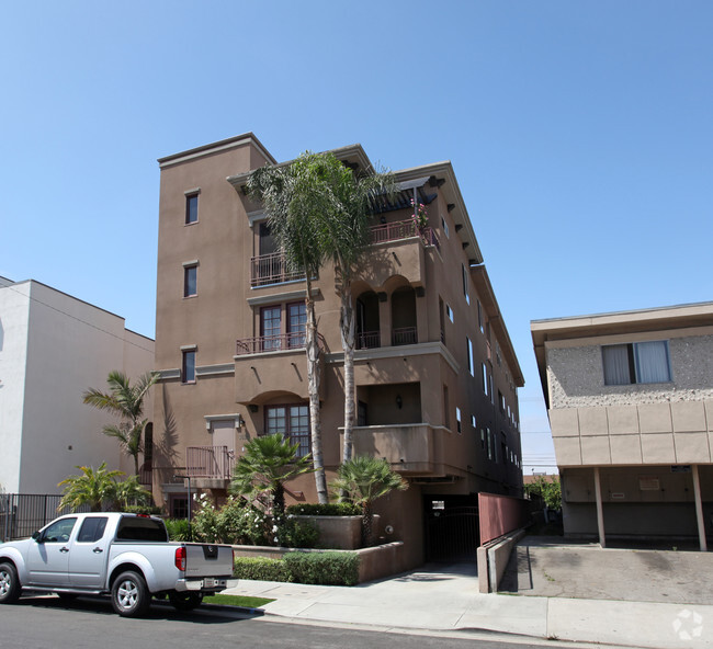 Primary Photo - 1623-1625 Butler Ave Apartments