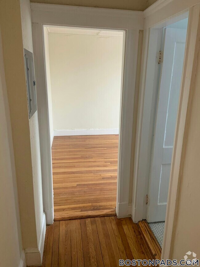 Building Photo - 1175 Boylston St Unit 14 Rental