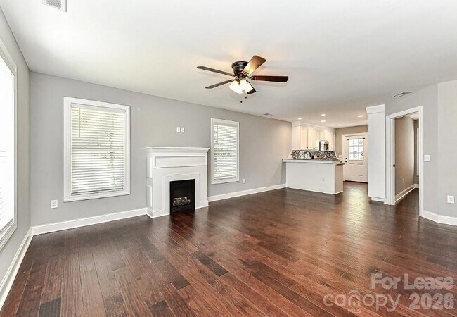 Photo - 704 N Main St