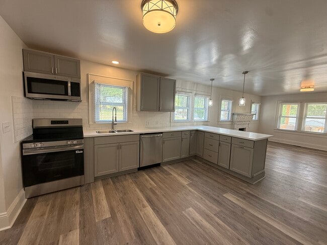 Photo - 712 Dixie Ave NW