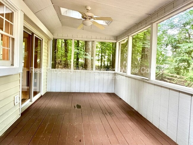 Photo - 106 Oak Spring Ct