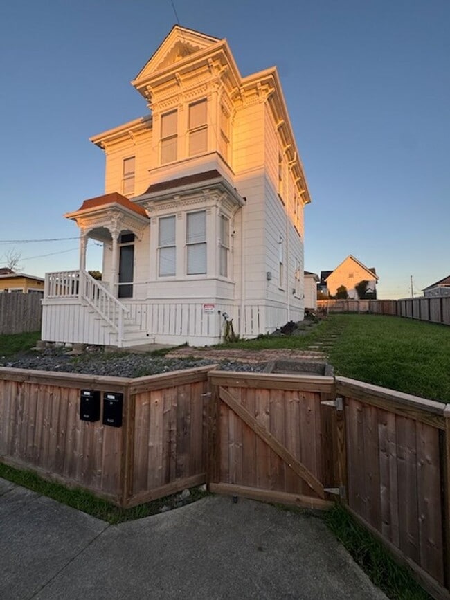 Photo - 1627 Pine St Unit A